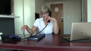 性感秘书布鲁克斯在办公室 XXX 骑着假阳具