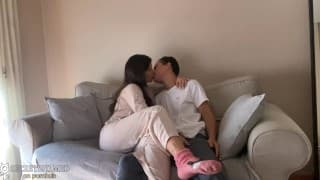 用指奸把我的继妹弄射了，现在她来回报我了！