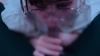 戴眼镜的帅哥美女，还能给你口交清洁呢