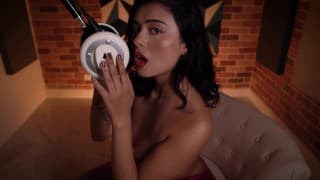ASMR CALIENTE EN ESPAÑOL ME como tus orejitas y te lleno de besos.