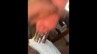 让我在这个鸡巴射精上捶你的喉咙，然后继续前进