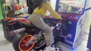 Juegos Calientes con desconocida CULONA en el auto