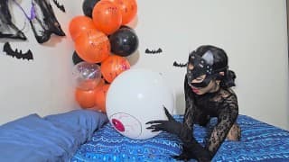 Catwoman and her terrifying latex eye(Full video on C4S / MV / OF / Membersite)